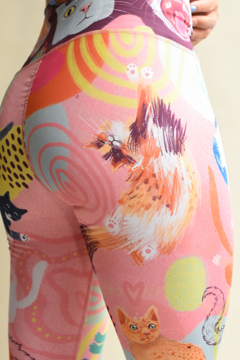 Różowe legginsy w kotki z grafiką od MRÓ (Kotkowe LOVE by MRÓ)